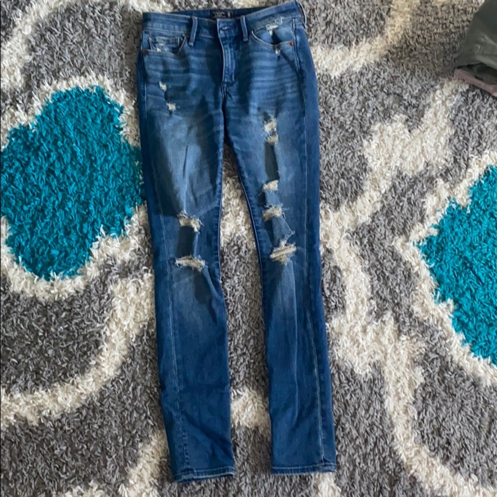 Abercrombie & Fitch 00|24 ripped jeans